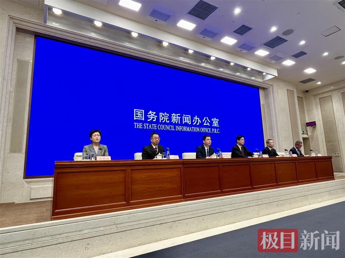 工信部：优化升级“长辈模式”改造了2577个老年人常用的网站和手机APP